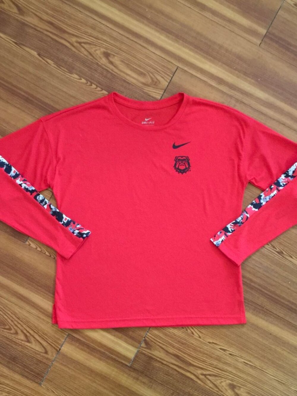 Nike Georgia Bulldogs Mens Medium Dri-FIT Red w/ Camo Long Sleeve Shirt NCAA UGA